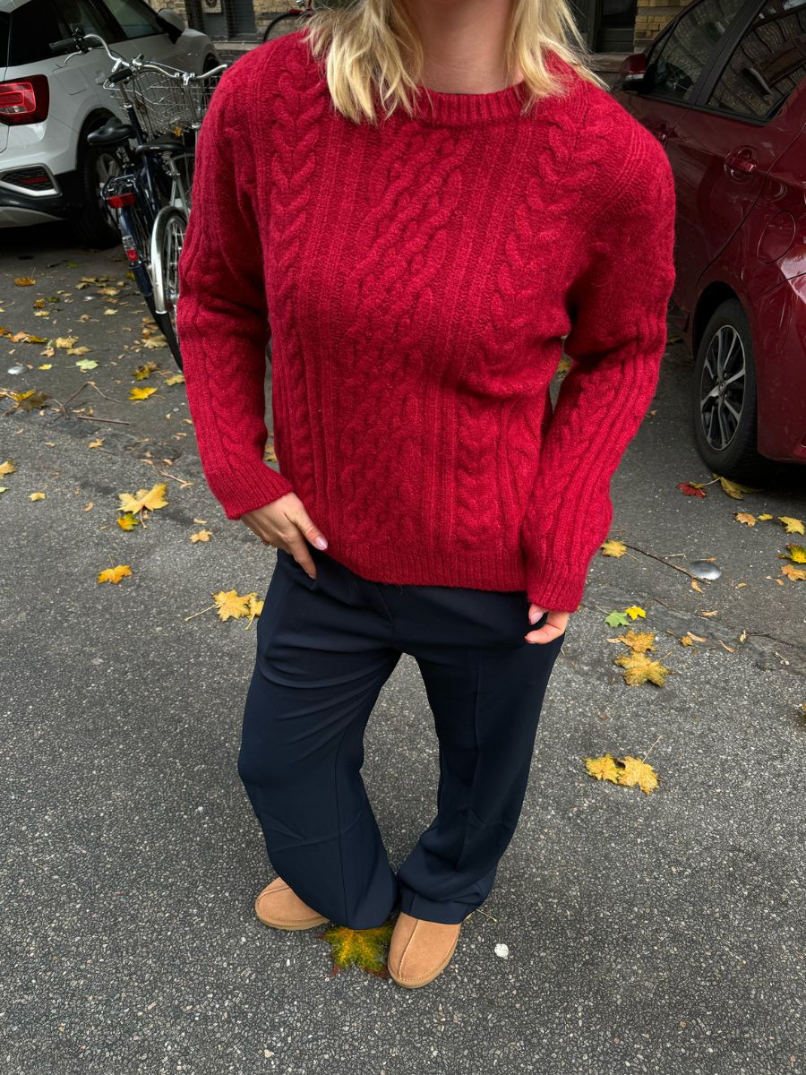 Astrid strik - Mørkerød