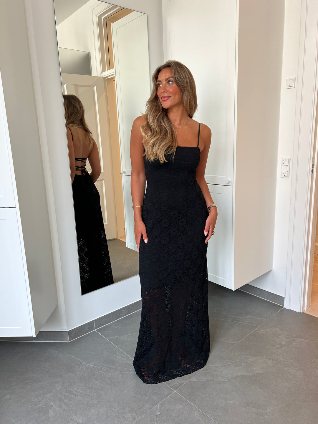 Oura maxi blonde kjole - Sort