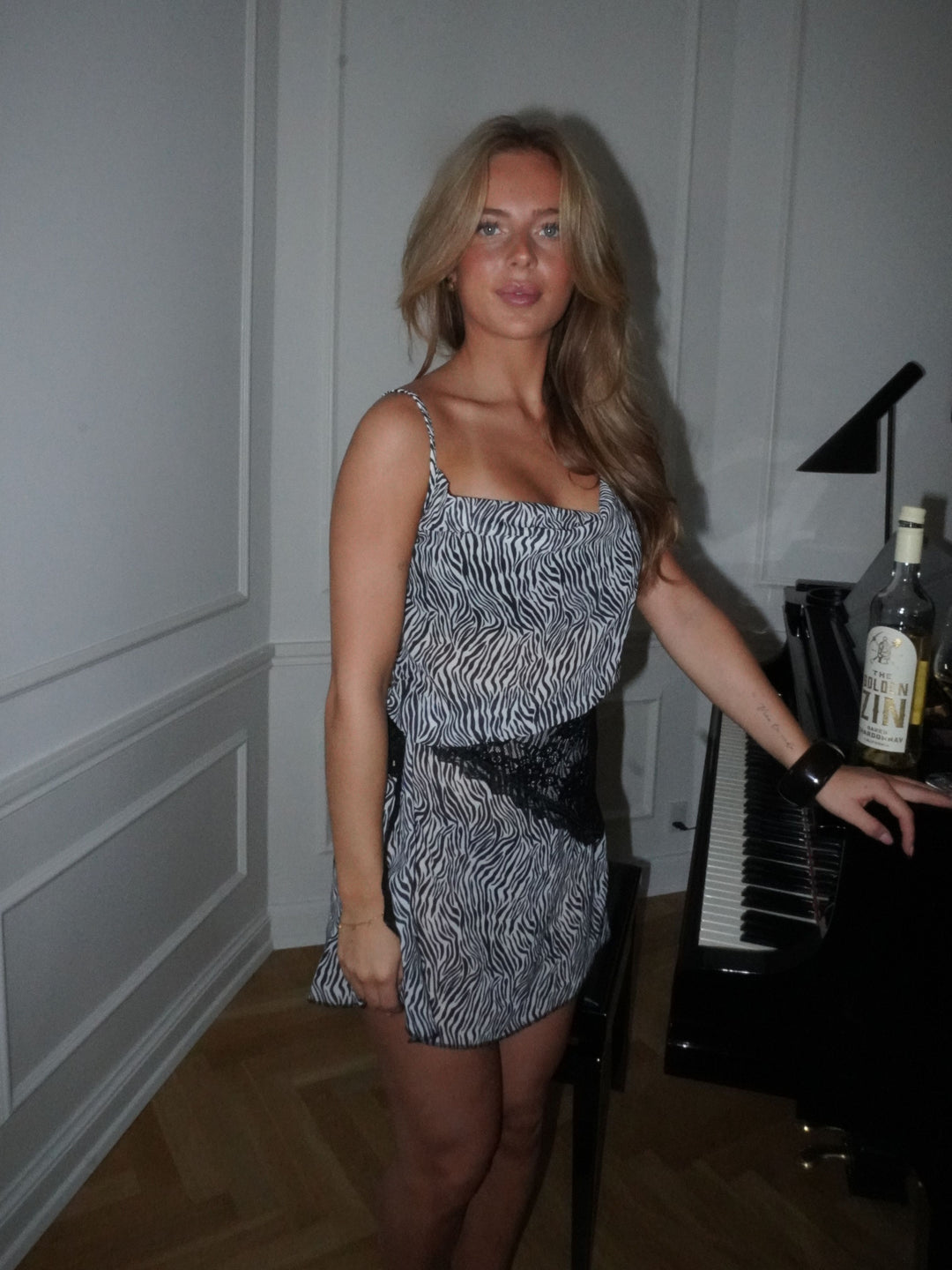 Celeste mesh mini zebra kjole - Sort/hvid