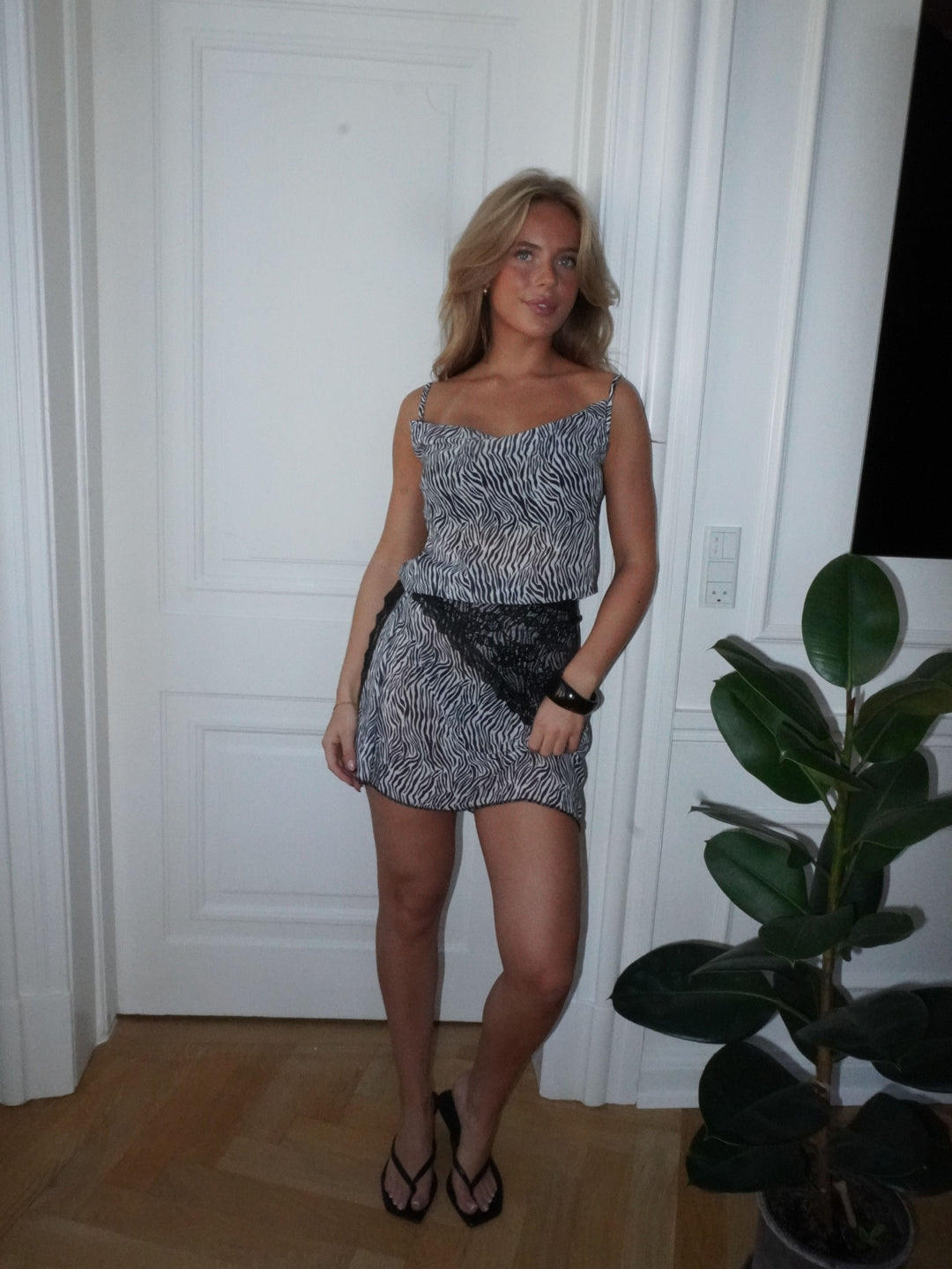 Celeste mesh mini zebra kjole - Sort/hvid