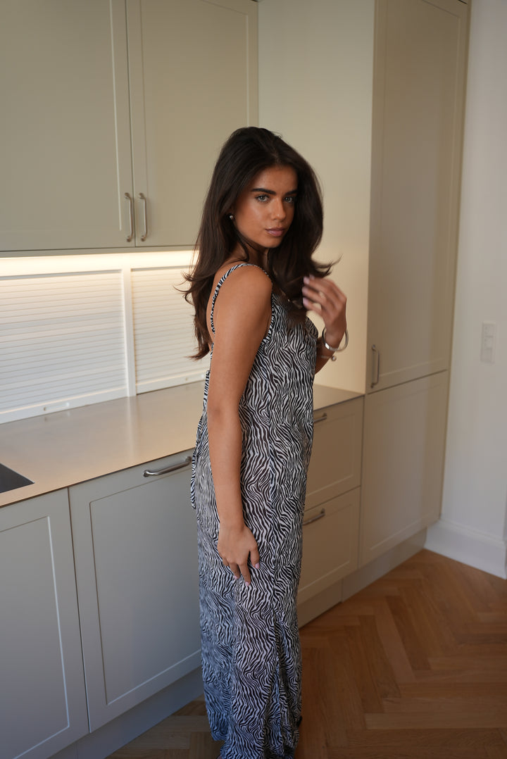 Celeste mesh maxi zebra kjole - Sort/hvid