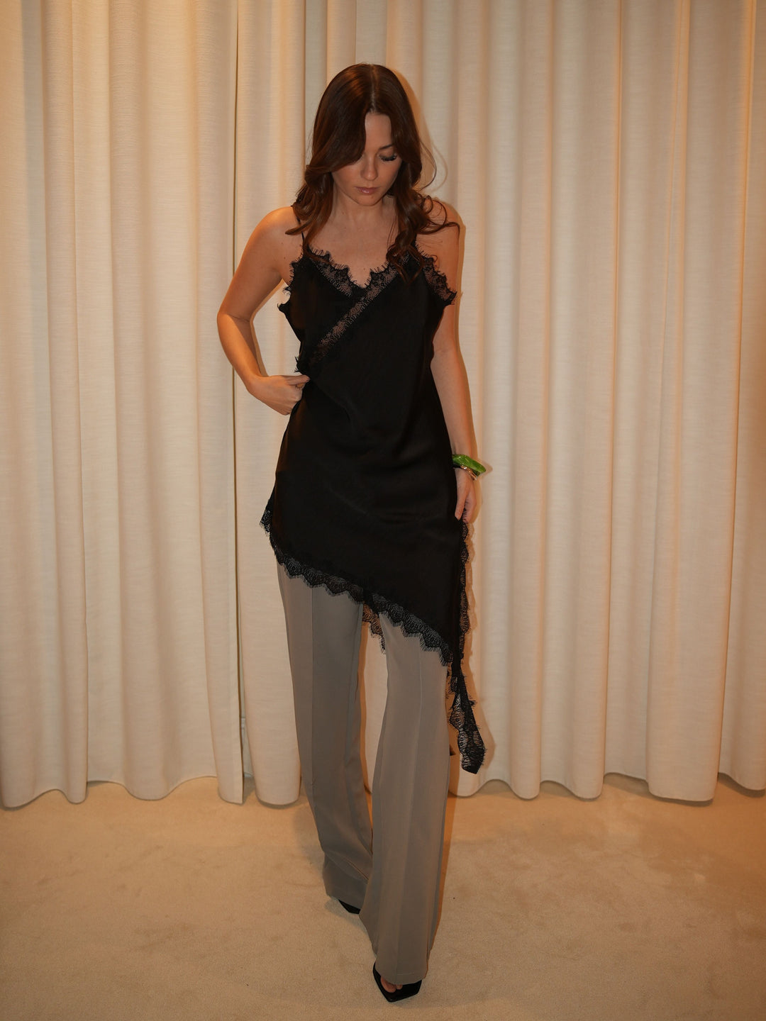 Ester satin lace kjole - Sort