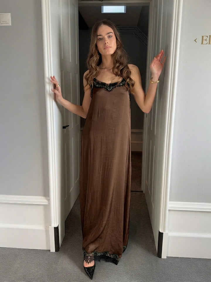 Sikka blonde satin maxi kjole - Brun
