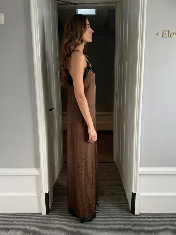 Sikka blonde satin maxi kjole - Brun