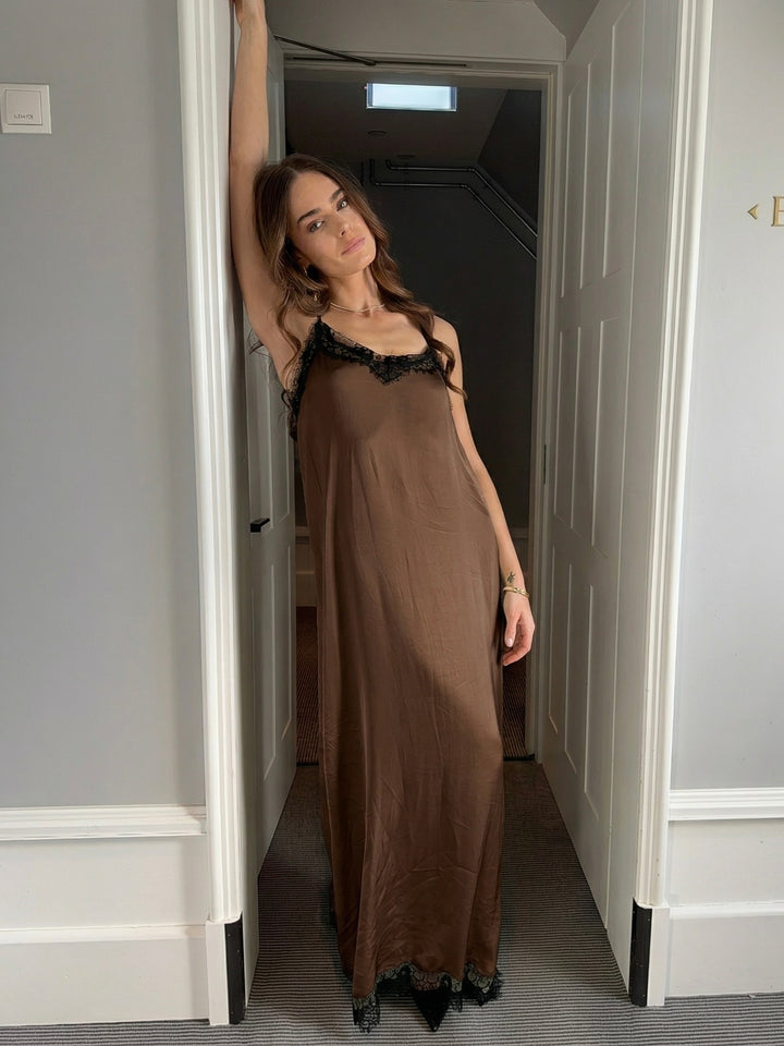 Sikka blonde satin maxi kjole - Brun