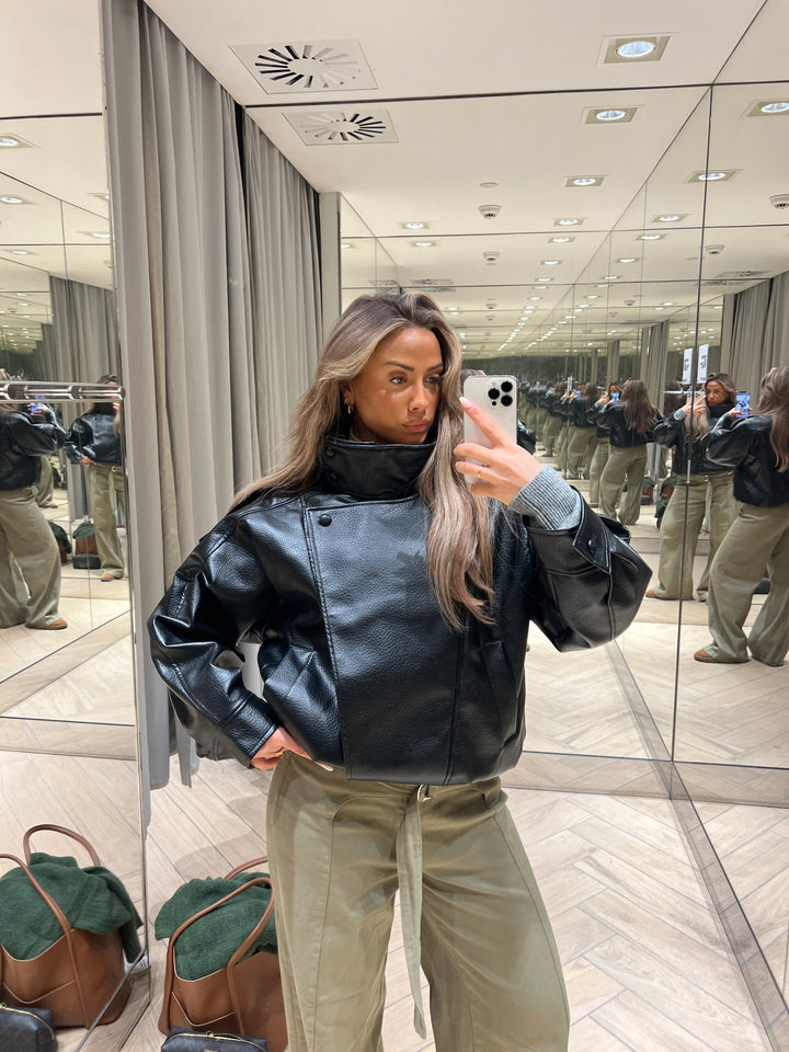 Linea pu high neck jakke - Sort