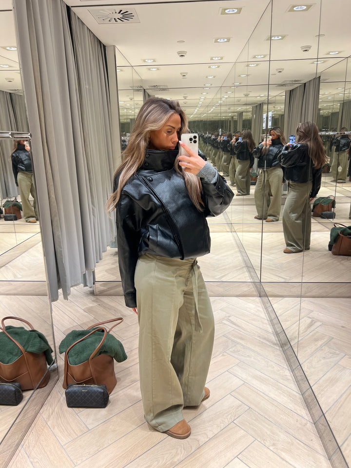 Linea pu high neck jakke - Sort