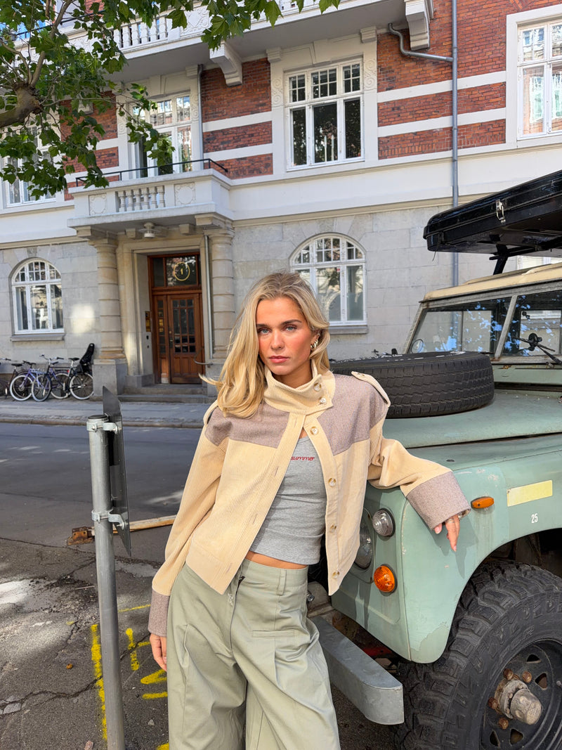 Isla fløjls high neck jakke - Beige/brun