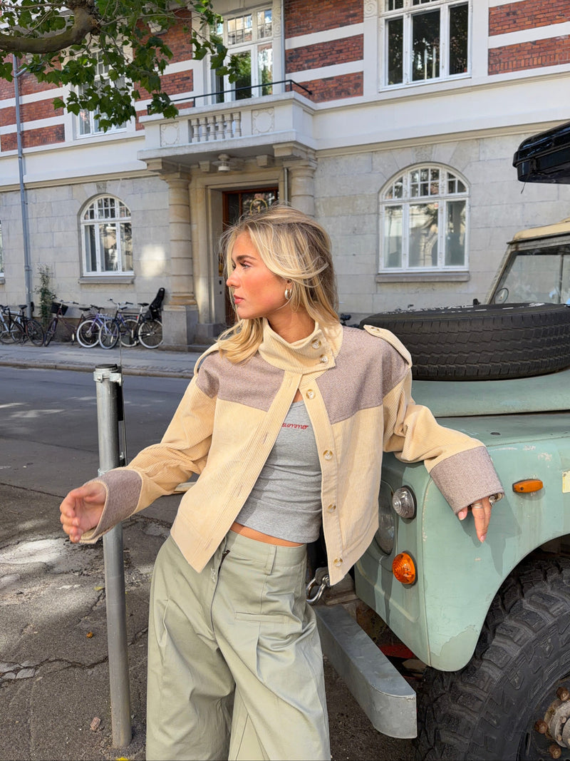 Isla fløjls high neck jakke - Beige/brun
