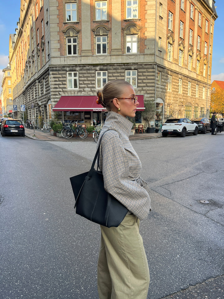 Lucia skuldertaske - Sort