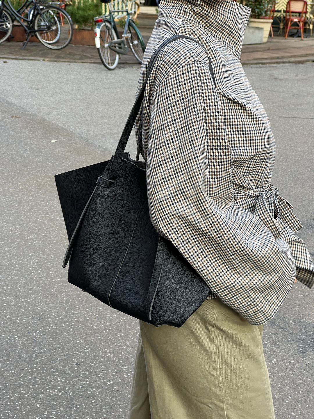 Lucia skuldertaske - Sort