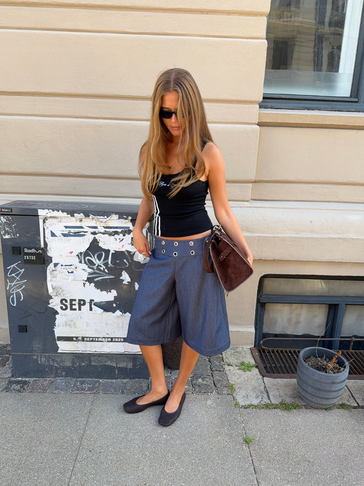 Lara eyelet bermuda shorts - Medium blå