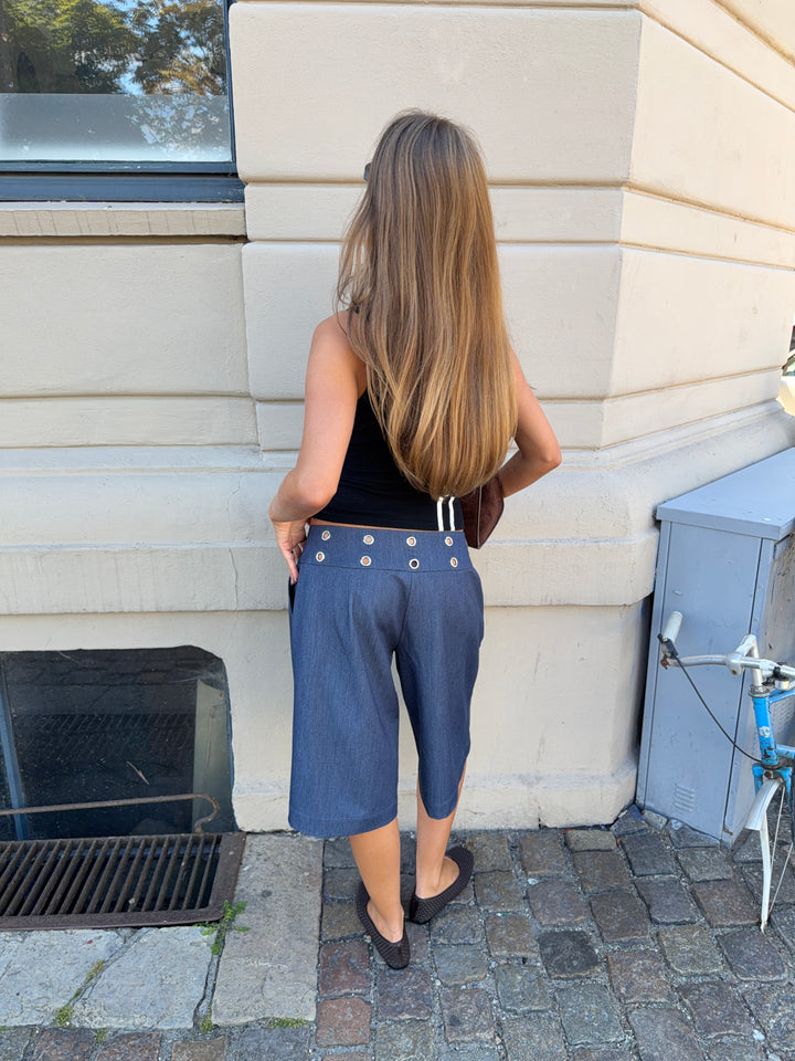 Lara eyelet bermuda shorts - Medium blå