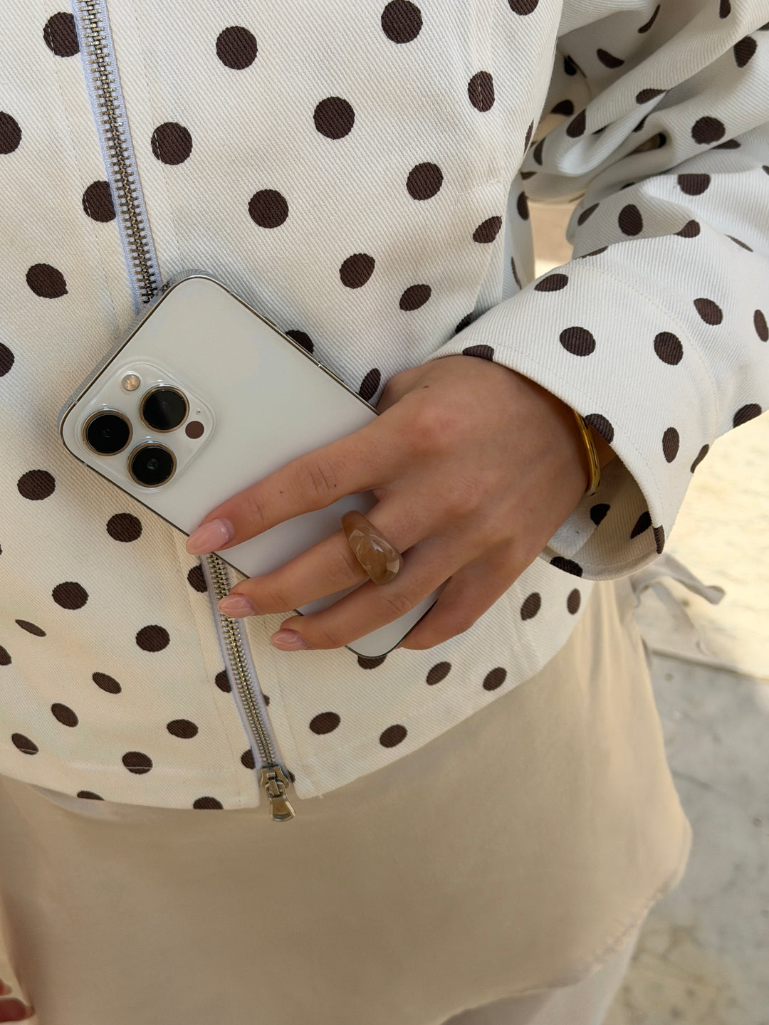 Aila akryl ring - Beige