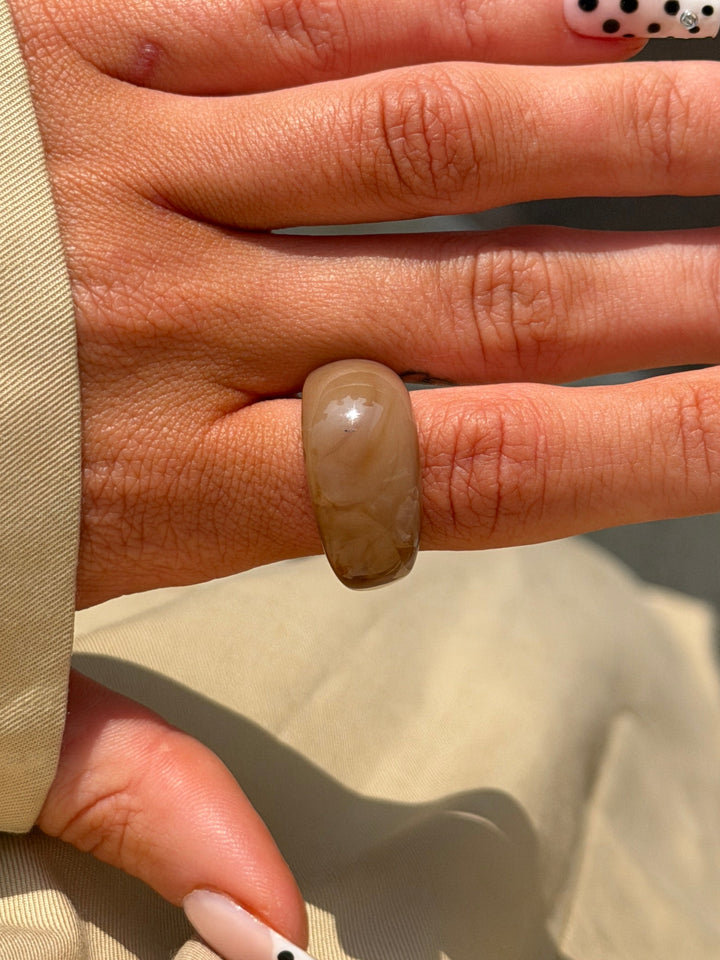 Aila akryl ring - Beige