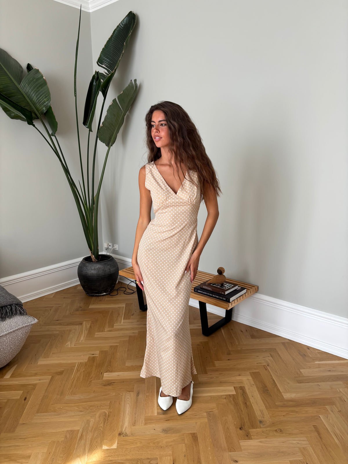 Vida Polkaprikket Kjole Beige