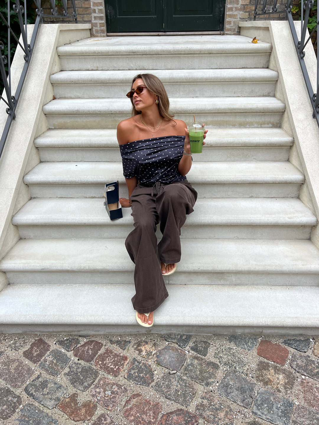 Lara polkaprikket off shoulder top - Sort/Hvid