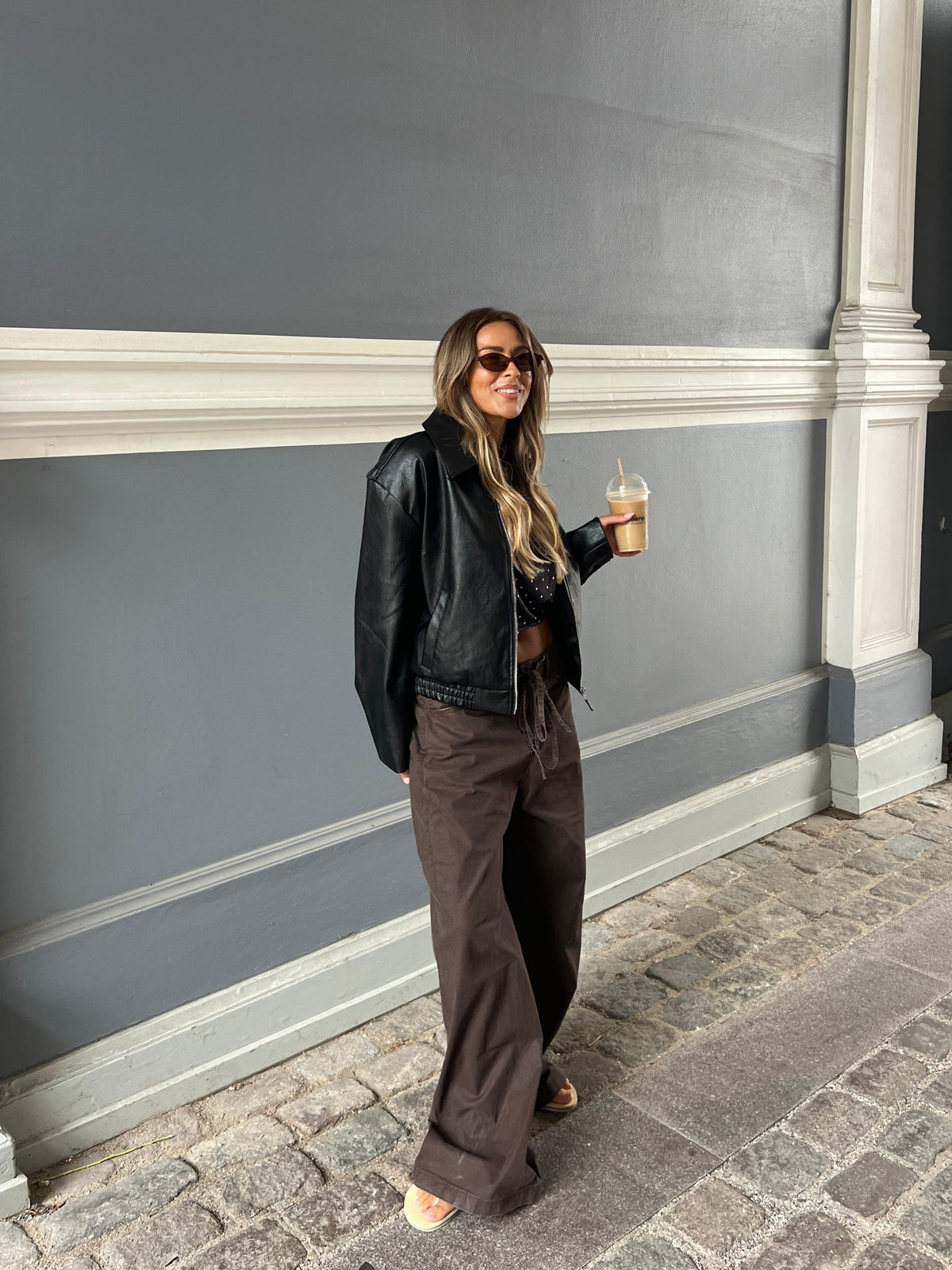 Emmy Jakke Sort