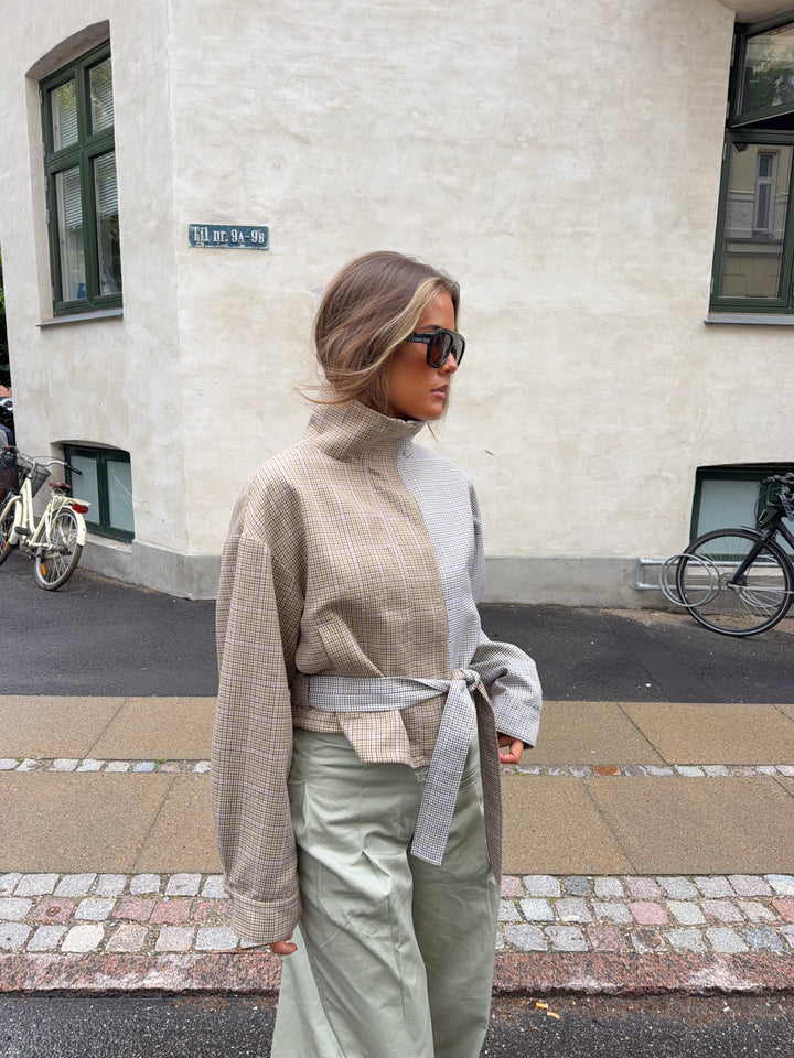 Melona ternet high neck bomber jakke - Beige/Brun