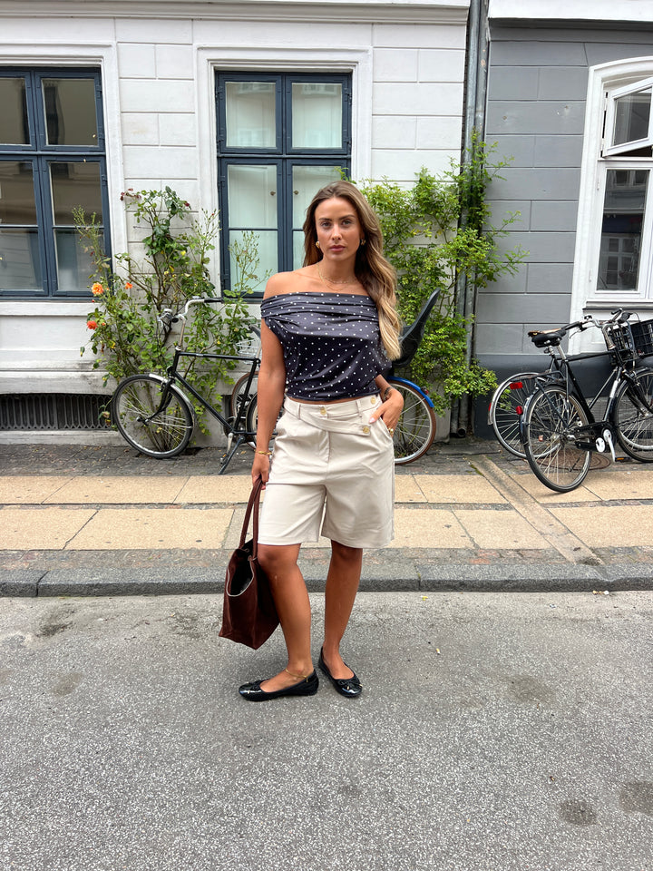 Lara polkaprikket off shoulder top - Sort/Hvid