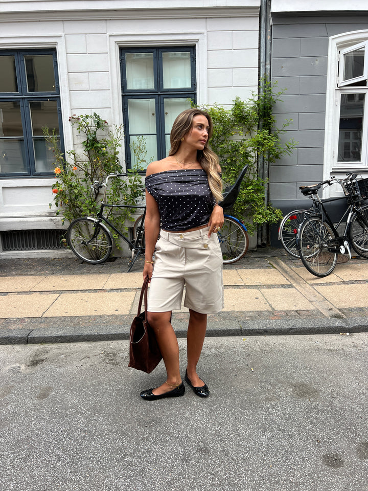 Lara polkaprikket off shoulder top - Sort/Hvid