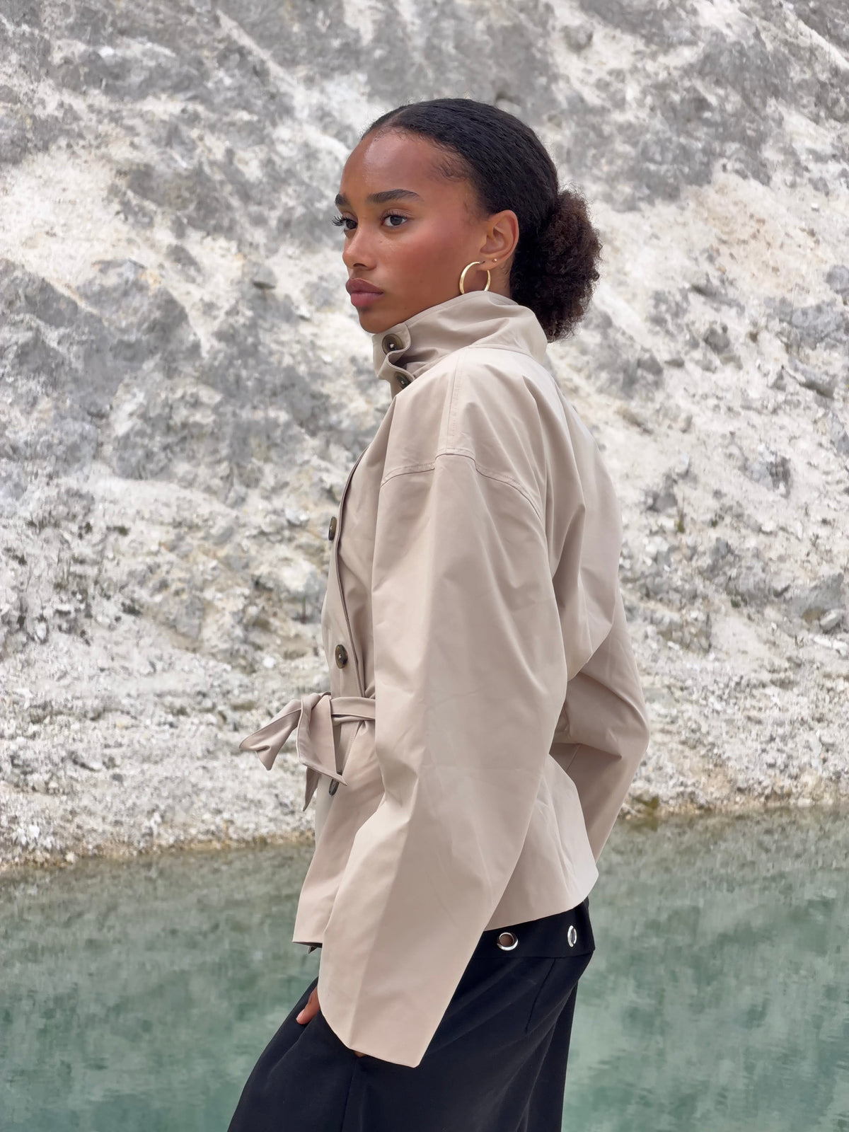 Alessia Funnel Neck Jakke Beige