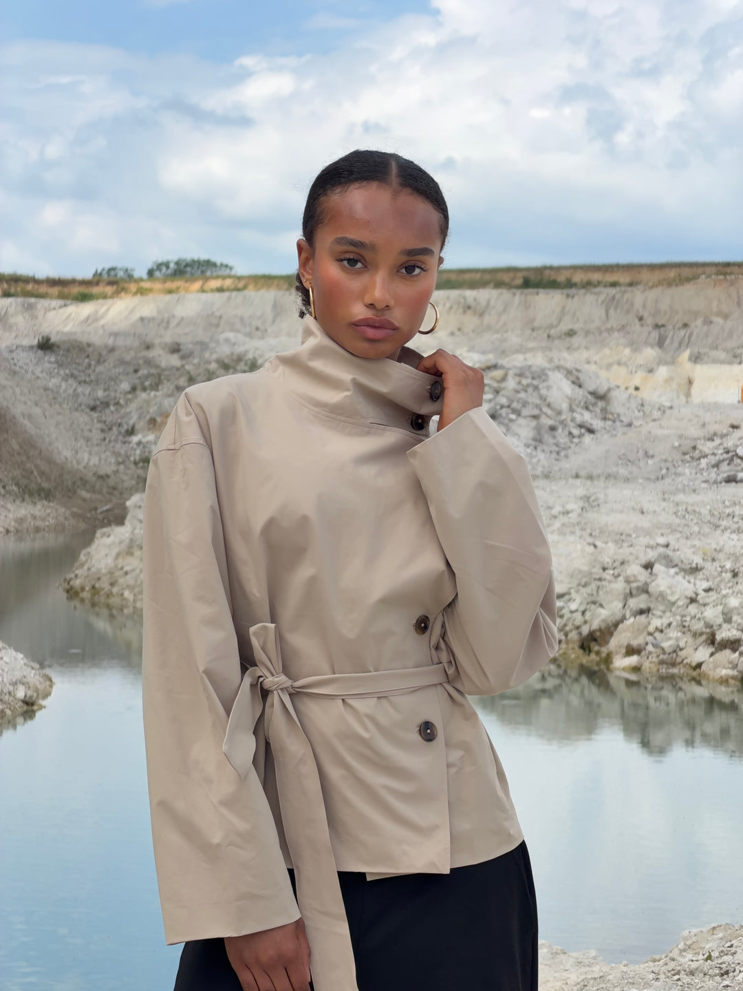 Alessia funnel neck jakke - Beige