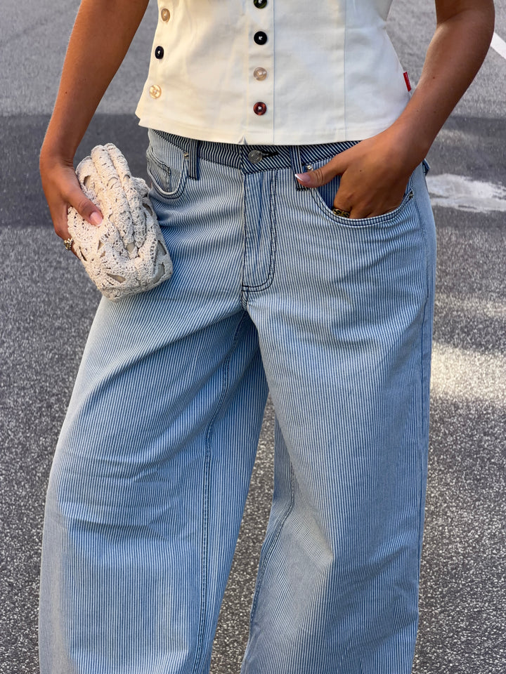 Bianca stribet lavtaljet løse jeans - Hvid/blå