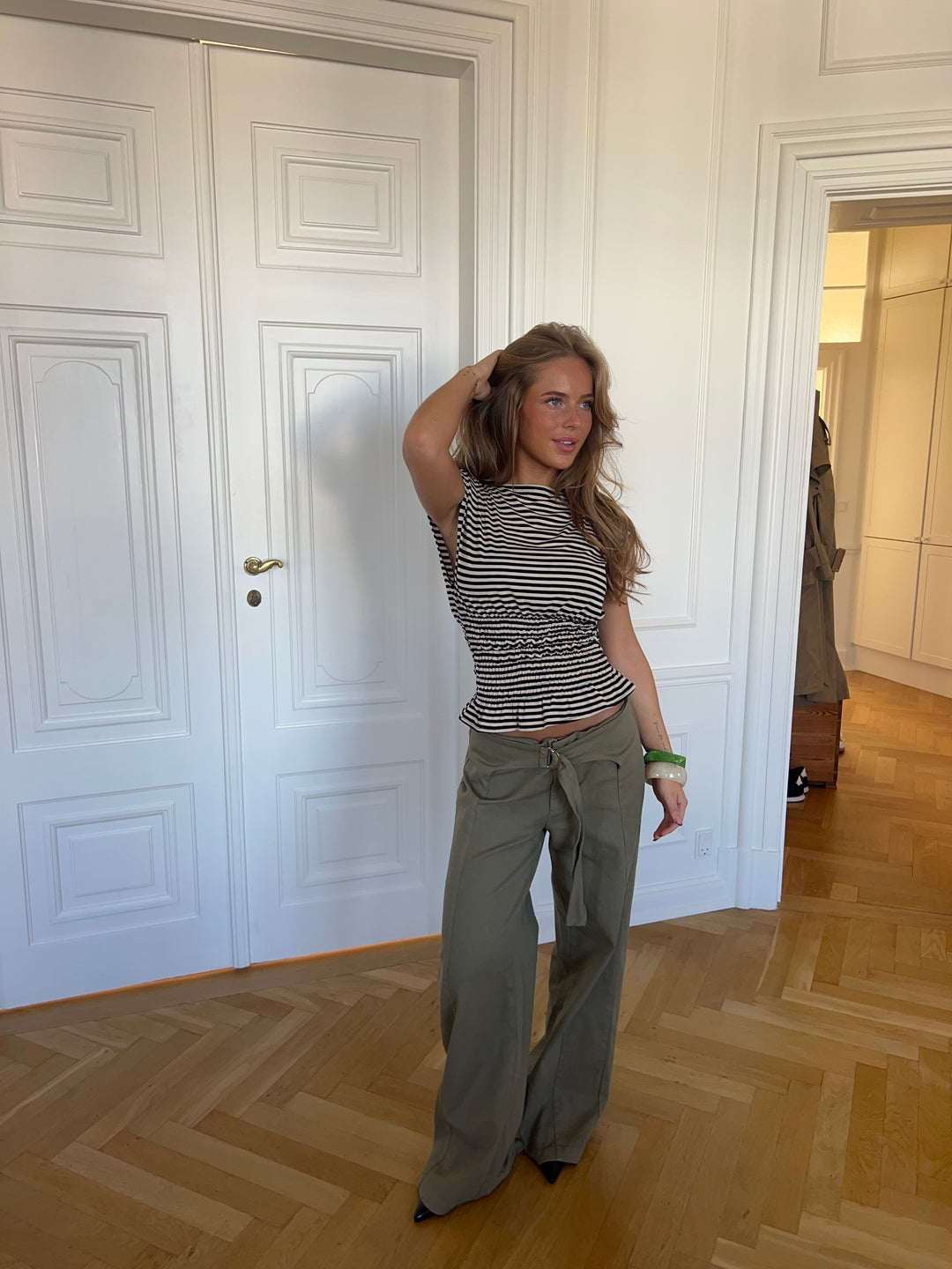 Bianca stribet smock top - Brun/hvid