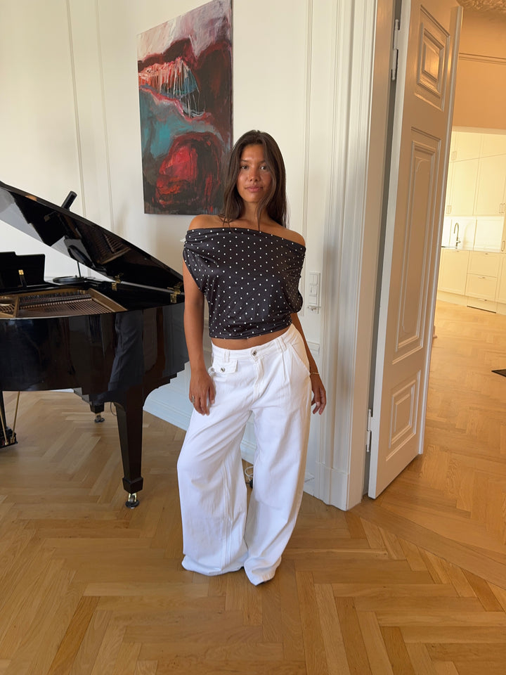 Lara polkaprikket off shoulder top - Sort/Hvid