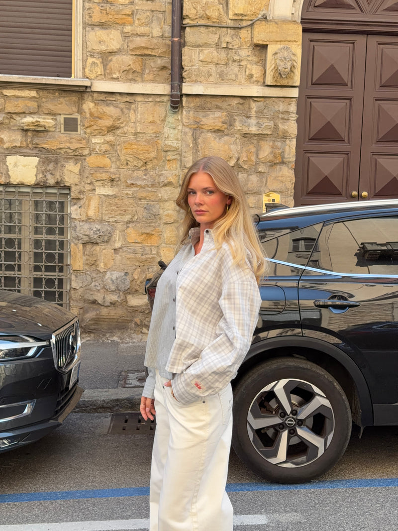 Hilma dobbelt boxy shirt - Lysegrå/hvid