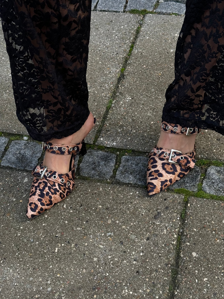 Leopard pumps