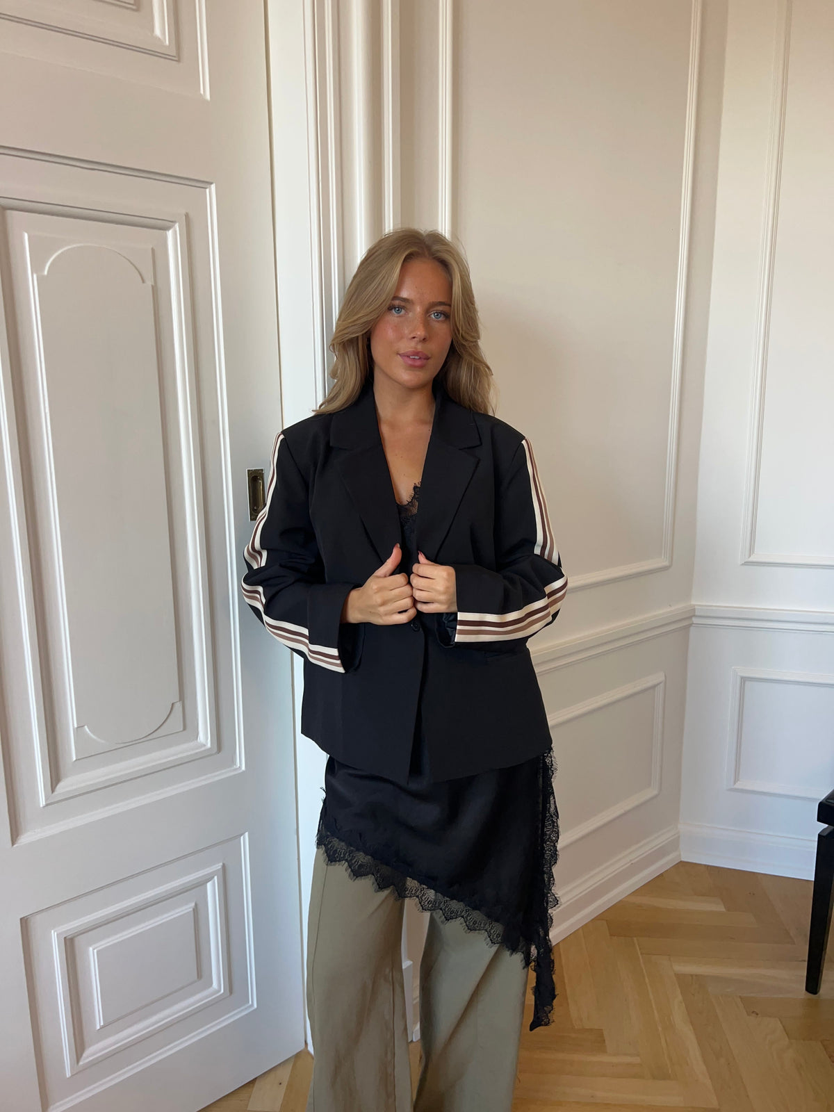 Livia Bindebånd Blazer Sort