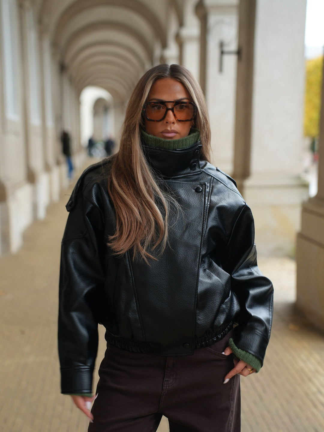 Linea pu high neck jakke - Sort