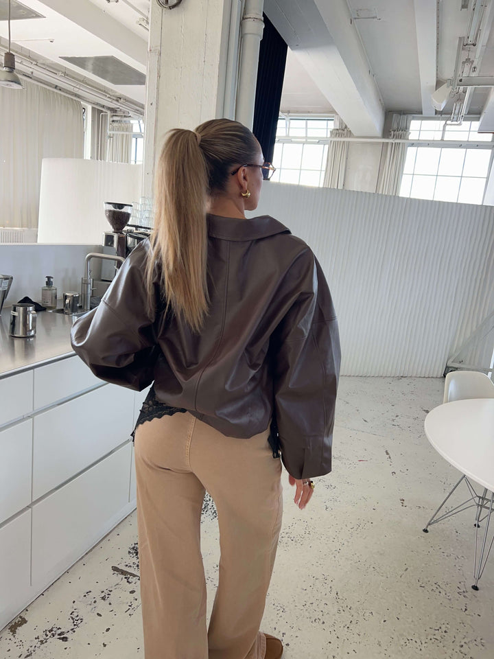 Tova buckle pu jakke - Mørkebrun